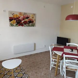 Nena's Place , Fiume Croazia